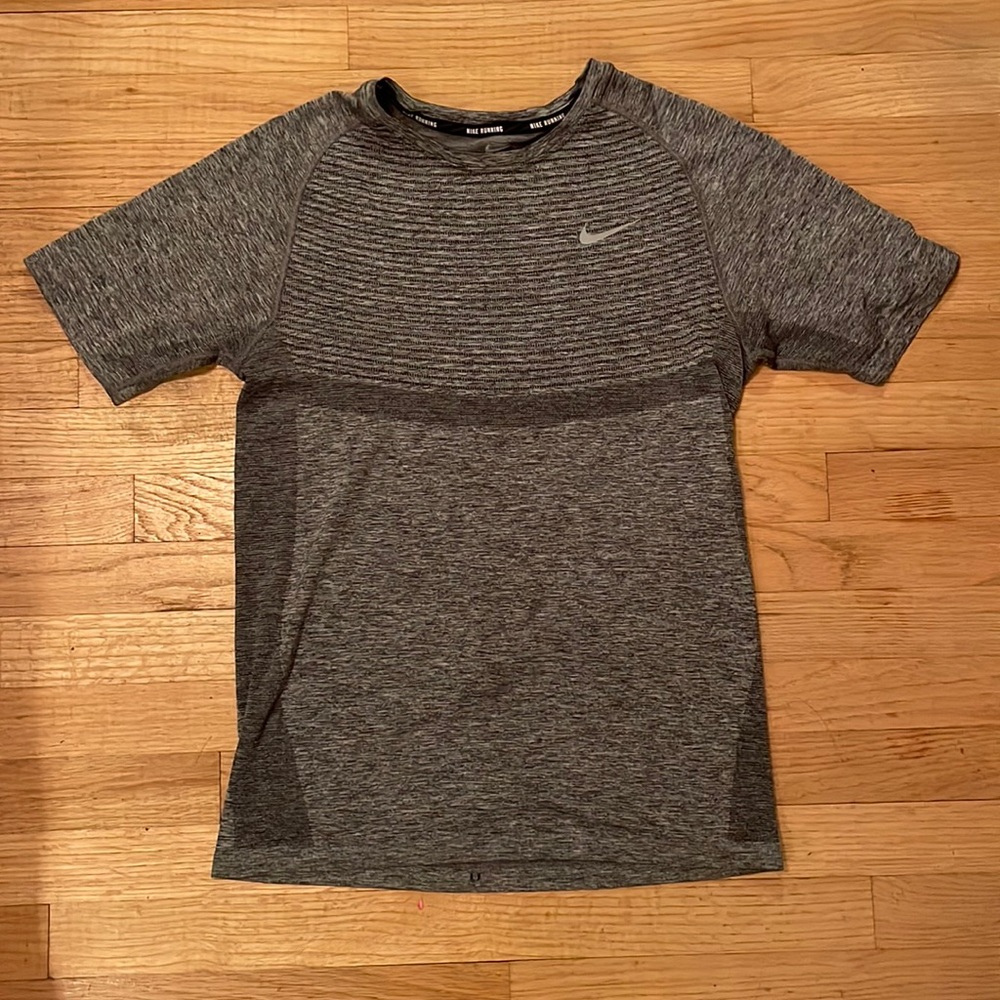Nike Dri-Fit Rise 365 Lightweight Stretch Running Tee (S)